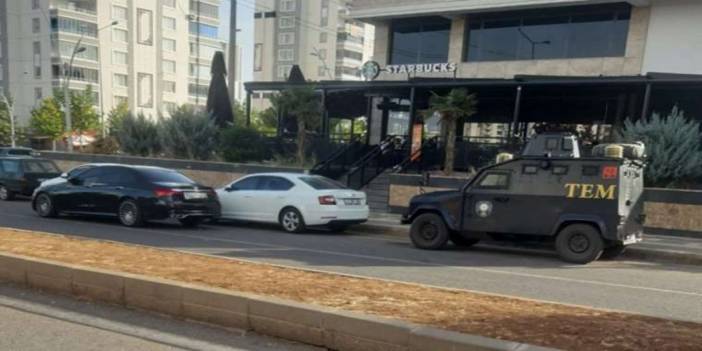 Polis 'Starbucks' Nöbetine Başladı