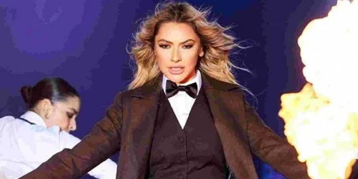 Hadise'den Sırt Dekolteli Paylaşım!