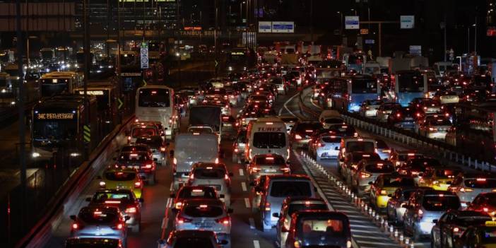 Yağmur Başladı, İstanbul'da Trafik Kilit: Yoğunluk Yüzde 90'a Çıktı!