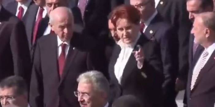 Bahçeli'yle Akşener'in Dikkat Çeken Diyaloğu! Akşener Eliyle Ağzını Kapattı, Bahçeli Tebessümle Karşılık Verdi