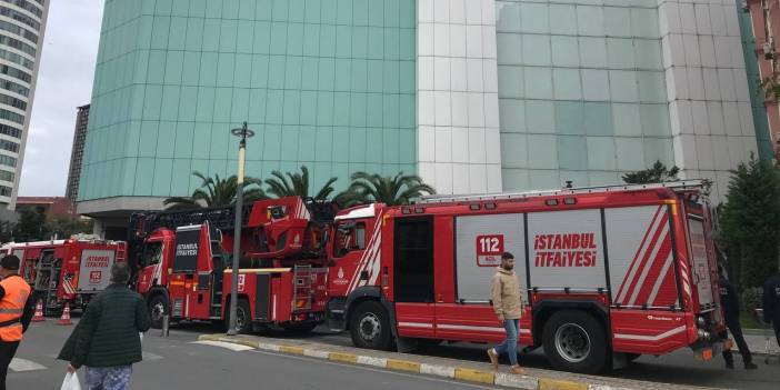 Şişli'de AVM Yangını: Otopark Boşaltıldı