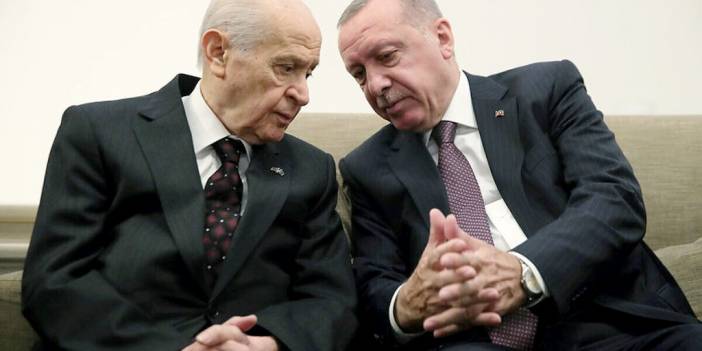 Erdoğan'ın 50+1 Çıkışına Çarpıcı Yorum! Amaç Gerçekten MHP Mİ, Yoksa Ömür Boyu Başkanlık Koltuğunda Kalmak Mı?