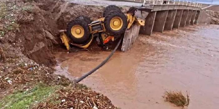 Diyarbakır'daki sağanak; köprü yıkıldı, 200 hindi öldü, arı kovanları zarar gördü