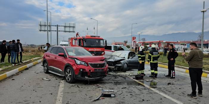 Faciaya Ramak Kaldı: Zincirleme Kazada 6 Kişi Yaralandı