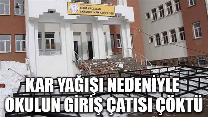 Kar yağışı nedeniyle okulun giriş çatısı çöktü