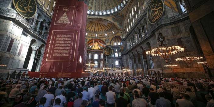 Kapısını Yemişlerdi: Ayasofya Şimdi De Çöküyor!