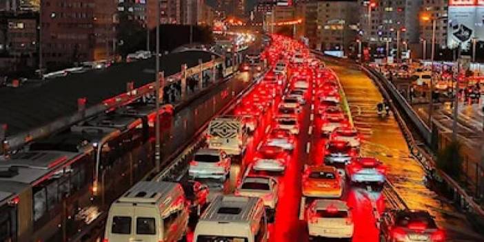 İstanbul Trafiği Yine Kilitlendi! Yoğunluk Yüzde 85'e Ulaştı