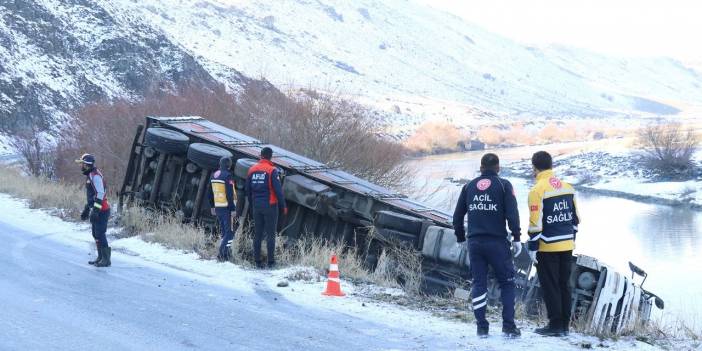 Ağrı'da Feci TIR Kazası: Sıkıştığı Yerde Hayatını Kaybetti!