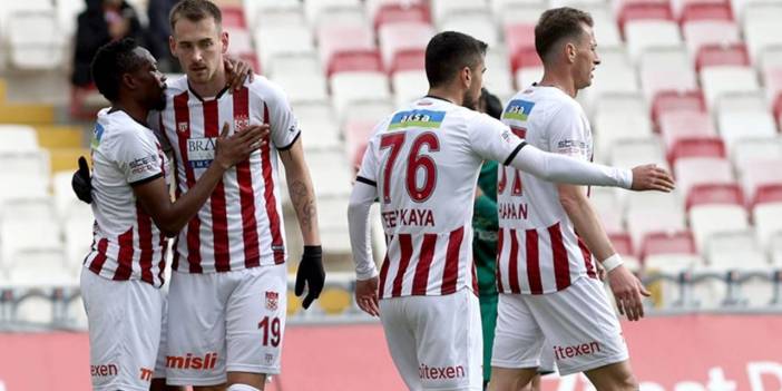 Sivasspor İlk Yarıda Bulduğu Gollerle Tur Atladı