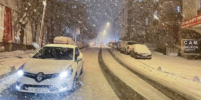 Atkı, bere, eldiven ne varsa hazırlayın: Donacağız... İstanbul'da kar ne zaman yağacak? Tarih verildi, o güne dikkat!