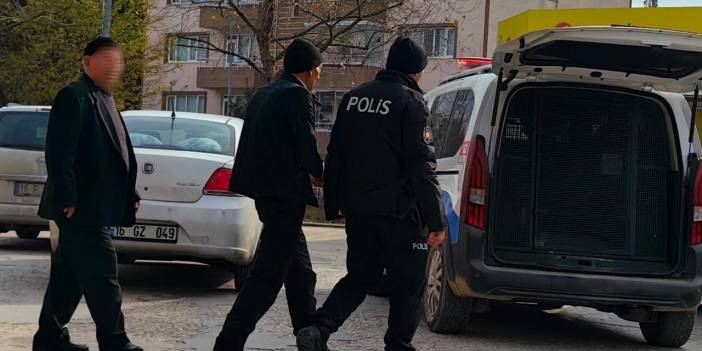 Eşyalarını Satan Oğlunu Polise Şikayet Etti!