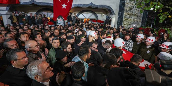 Özgür Özel'in katıldığı Manisa'da şehit cenazesinde gerginlik!