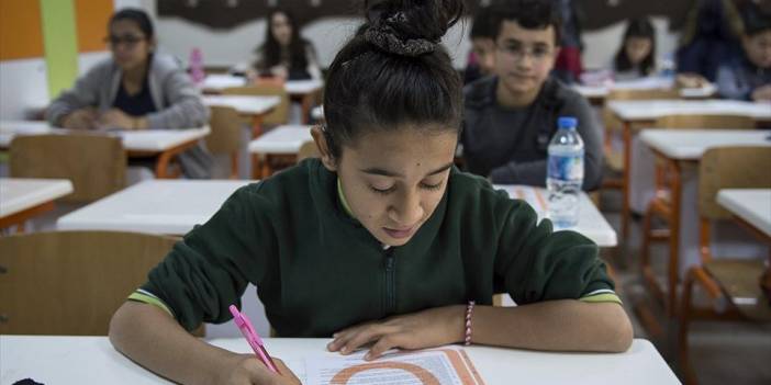 MEB Açıkladı: 81 İlde Ortaokul ve Liselerde Yapılacak Sınavların Tarihi Belli Oldu! Yarın ve Çarşamba Günü Ortak Sınav Yapılacak