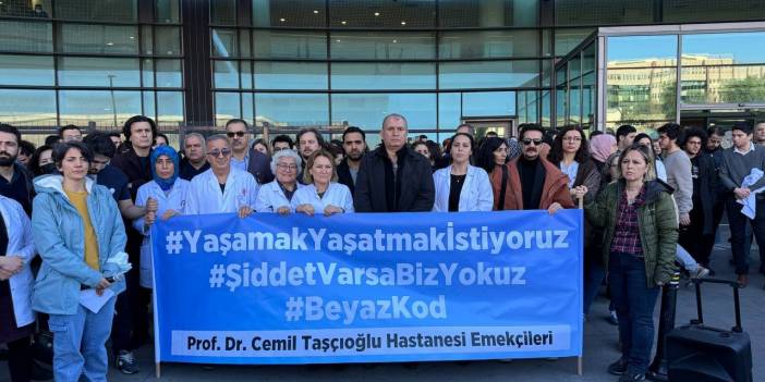 Şişli'de Doktorun Darbedilmesi Protesto Edildi