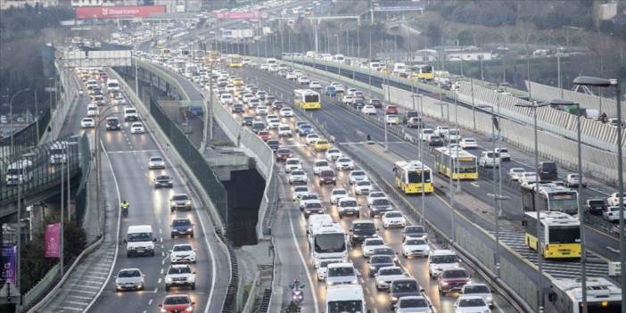 Yılın Son Cuma Gününde İstanbul'da Yılbaşı Trafiği!