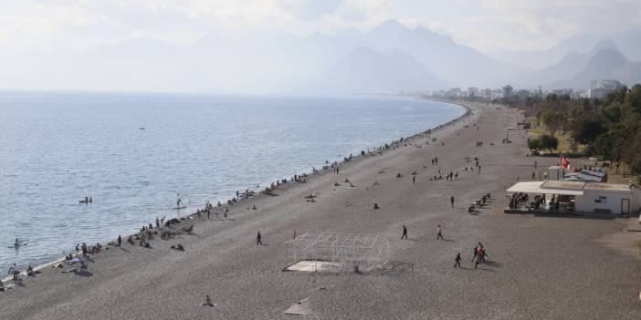 Antalya'da sahilde kadın cesedi bulundu