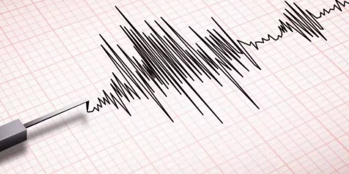 Hakkari Günlerdir Beşik Gibi Sallanıyor... Gece Yarısı Yeniden Deprem Oldu!