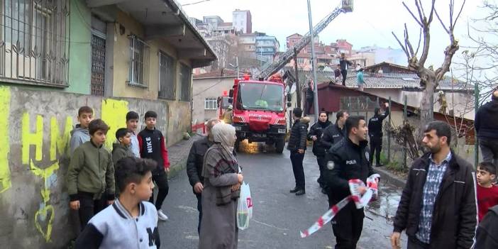 Şişli'de İki Katlı Binanın Çatısı Alev Alev Yandı