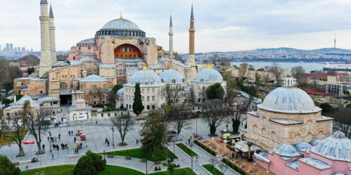 Fiyat netleşti: Ayasofya turistlere ücretli oldu