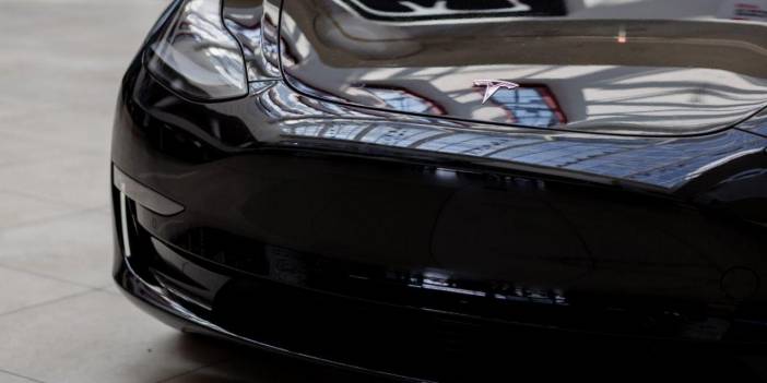 Tesla'nın Yenilenen Modeli En Küçük Kıtada Yasaklandı