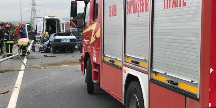 Denizli'de Feci kaza: Otomobil İkiye Bölündü Yaralılar Var!