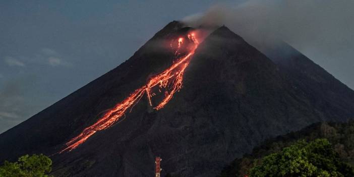 Acil Durum: Merapi Yanardağı Patladı! Diğer Yanardağlar da Faaliyete Geçti