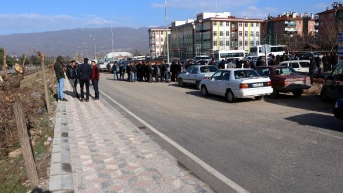 İş başvuru kuyruğu yola taştı