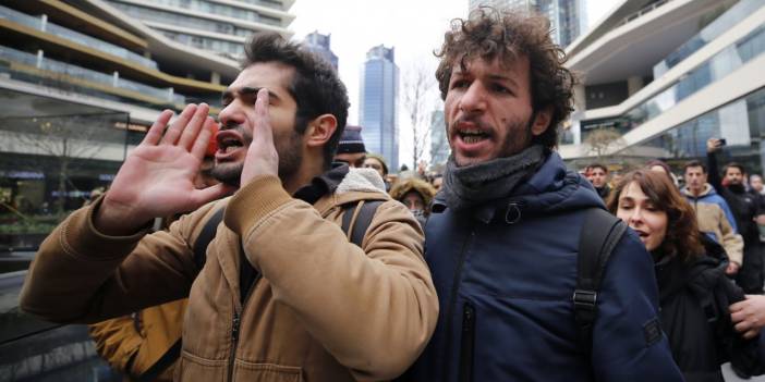 Zorlu AVM'de İsrail Protestosuna Gözaltı!