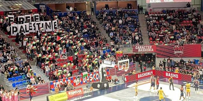 Basketbol maçında İsrail protestosu