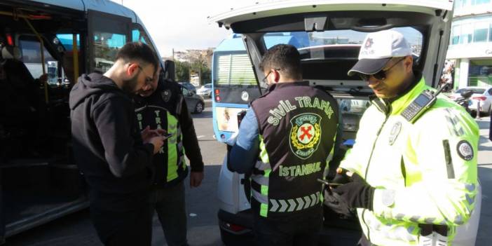 Polis Yolcu Gibi Bindi; Minibüsçülere Ceza Yağdı