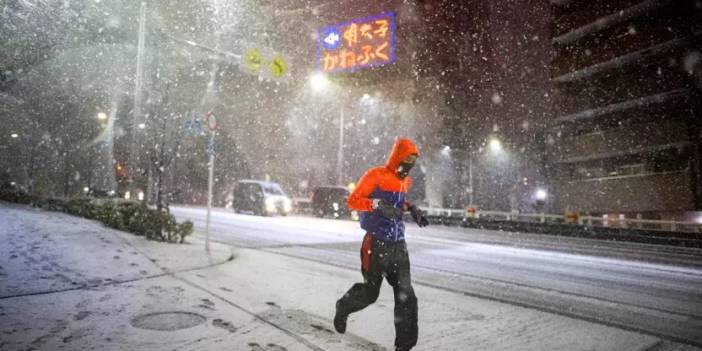 Japonya'da yoğun kar yağışı: 100'den fazla yaralı, 132 uçuş iptal