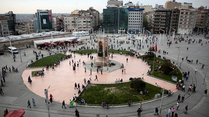 Taksim Meydanı'nda şüpheli çanta paniği