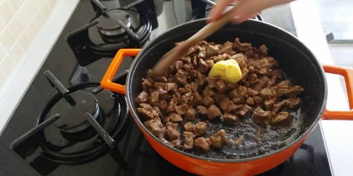 Bu Yöntemle Döküm Tencereye İhtiyaç Kalmıyor! Etin Lokum Gibi Pişmesini Sağlıyor... Ağızda Dağılıyor Lezzeti İki Katına Çıkıyor