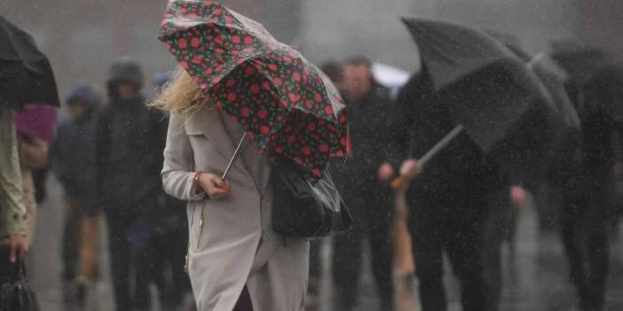 İstanbullular dikkat! Meteoroloji, İstanbul'u 'sarı' kodla uyardı