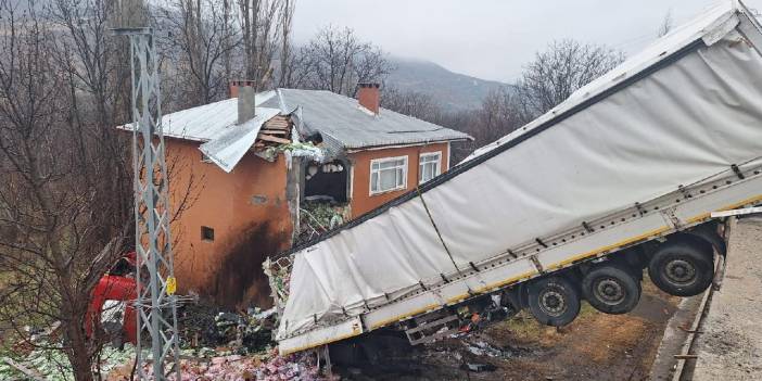 45 Gün Önce Üzerine Kamyon Düşen Eve Şimdi de TIR Düştü!