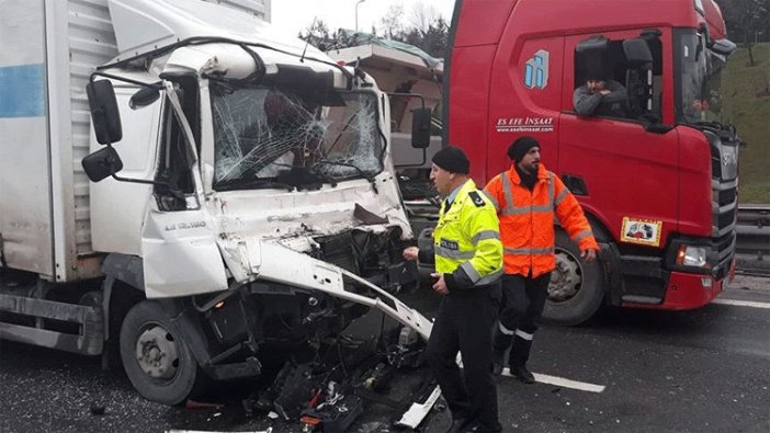 TEM'de zincirleme kaza! Trafik durdu