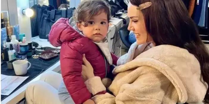 Fahriye Evcen'den Oğlu Kerem ile Set Pozları! Babasıyla Benzerlikleri Şoke Etti