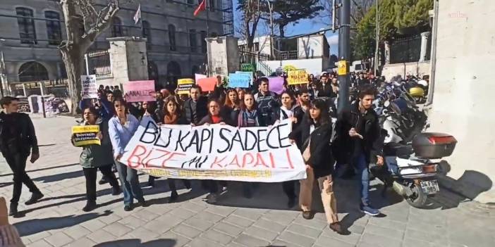 Üniversitenin Tüm Kapıları Halka Açık Öğrenciye Kapalı