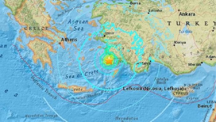 Deprem Yunanistan'ı da vurdu:  2 kişi öldü biri Türk