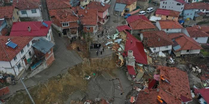 Heyelan Sonucu Köy 2'ye Ayrılmıştı! Jeolojik İnceleme Yapılacak