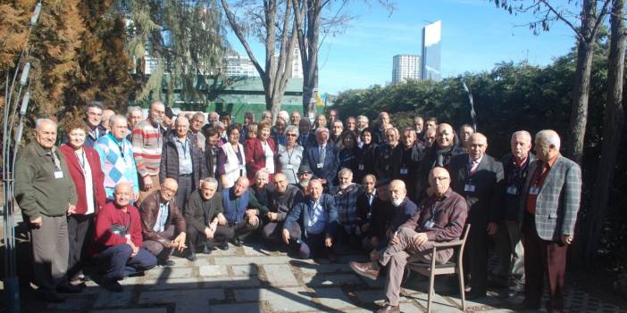 81 Yaşında Hocalar, 71 Yaşında Öğrenciler, 54 Yıl Sonra İlk Kez Bir Araya Geldi, Bu Fotoğraflar Ortaya Çıktı