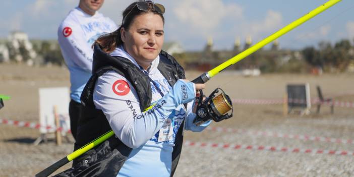 İki Çocuğunu Annesine Bırakıp En Büyük Balığı Yakalamaya Geldi