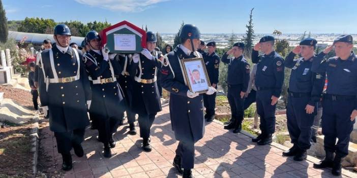 Trafik kazasında hayatını kaybeden teğmen, son yolculuğuna uğurlandı