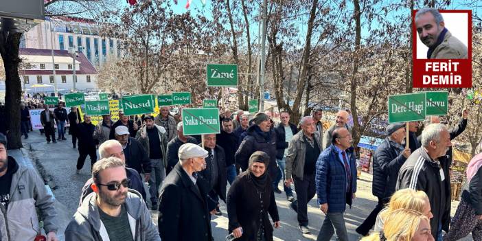 Atık Tesisine Karşı Yüzlerce Köylü Belediyeye Yürüdü