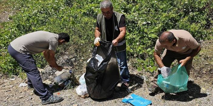 Munzur Vadisi'nde 400 Kişinin Katılımıyla Çevre Temizliği Yapıldı