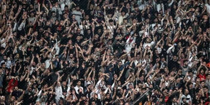 Beşiktaş Tribünlerinin Maça Damga Vuran Protestosu