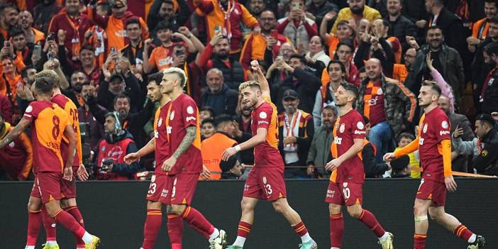 Galatasaray'a Yıldız Futbolcudan Kötü Haber!