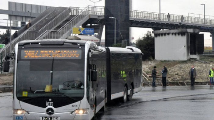 Beylikdüzü'nde metrobüsler çarpıştı