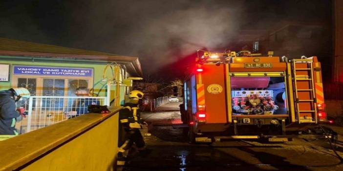 Sahur Vakti Camide Yangın Çıktı: Minareden Dumanlar Yükseldi!