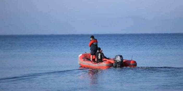 Çanakkale'de Batan Sığınmacı Teknesi: Arama Kurtarma Çalışmaları Devam Ediyor